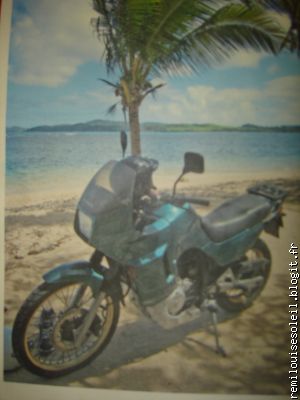 ma moto aimait beaucoup bronzer sur la plage !!!!